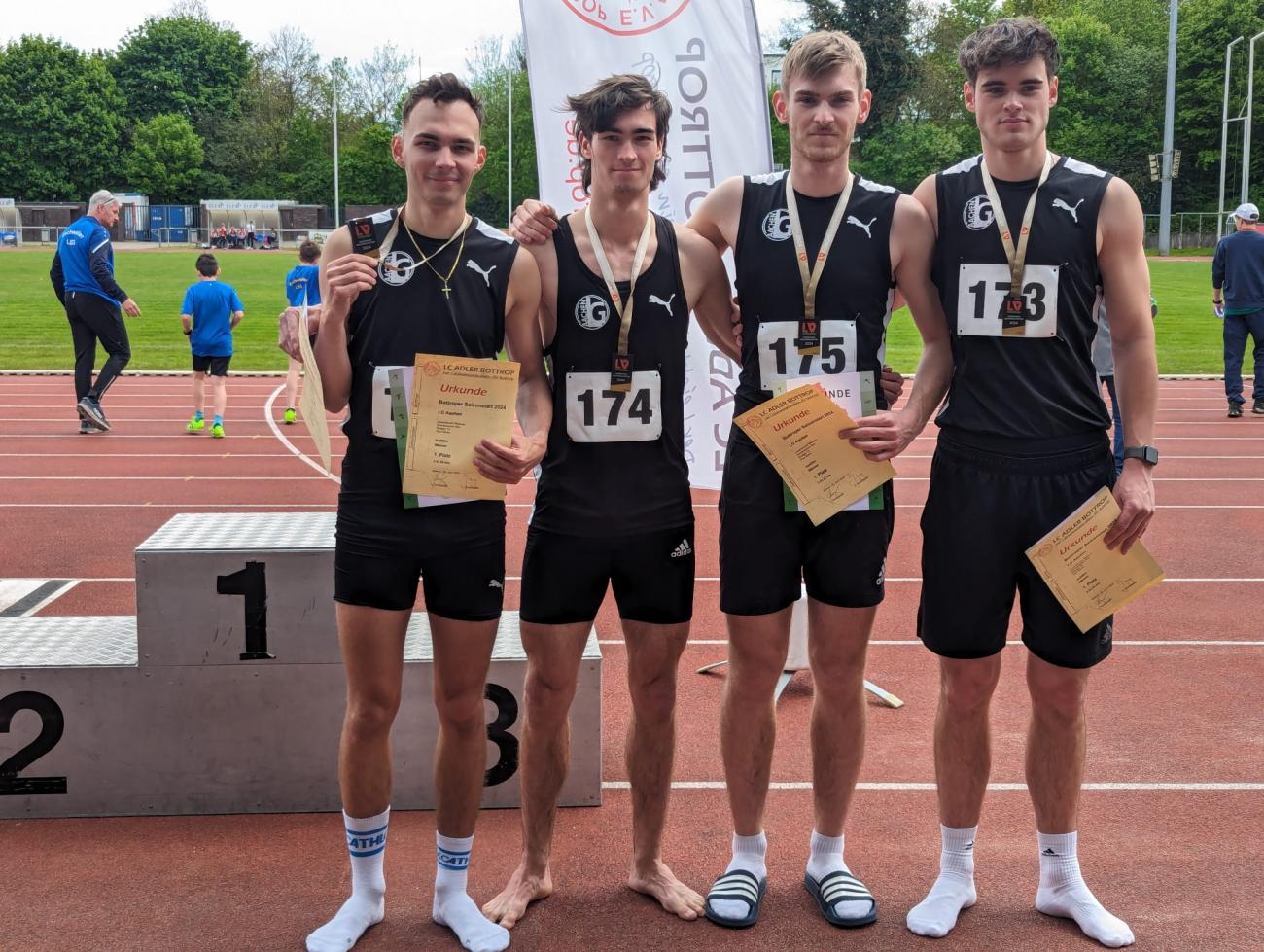 Mateusz, Ben, Til und Sören holen LVN-Langstaffelgold